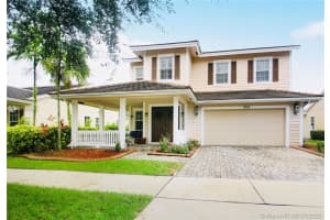 4734 Village Way, Davie