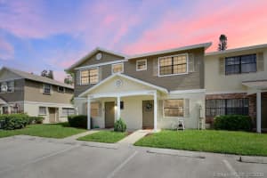 10757 Nw 11th St, Pembroke Pines