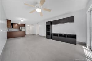 8005 Lake Dr 112, Doral