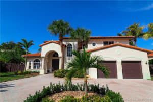8123 Nw 158th Ter, Miami Lakes