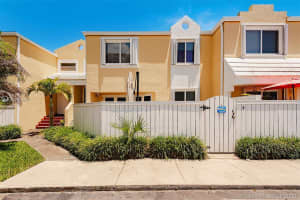 4575 Sw 68th Ct Cir 104, Miami