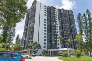 20100 W Country Club Dr 608, Aventura