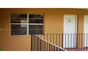 1280 W 54th St 223b, Hialeah