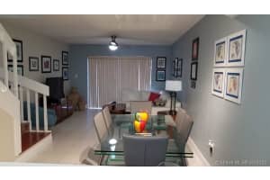 240 W 68th St 201, Hialeah