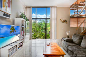 135 E Enid Dr 18, Key Biscayne
