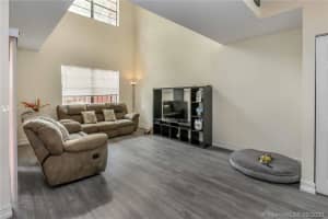 331 Ives Dairy Rd 331-06, Miami