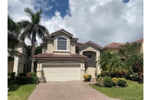 705 Natures Cove Rd, Dania Beach