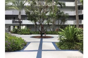 8251 Nw 8th St 214, Miami