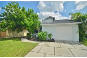 1131 Sw 110th Ave, Pembroke Pines