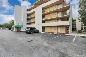 8840 Fontainebleau Blvd 304, Miami