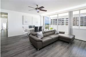 7545 E Treasure Dr 9e, North Bay Village