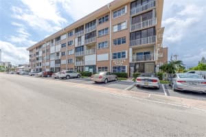 4117 Bougainvilla Dr 302, Lauderdale By The Sea