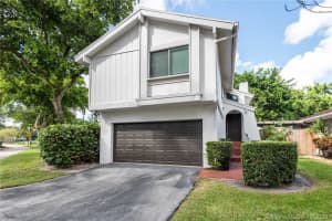63 Greens Rd, Hollywood