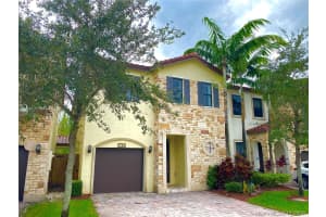 10306 Nw 70th Ter, Doral