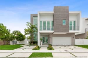 6821 Nw 104th Ct, Doral