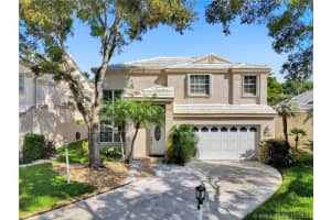 9562 Nw 8th Cir, Plantation