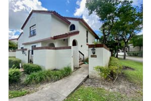 335 Ives Dairy Rd A33511, Miami