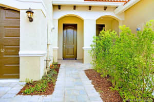 382 Se 1st Dr 382, Deerfield Beach