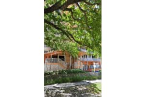 2450 Ne 135th St 101, North Miami