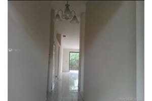 18852 Nw 67th Pl, Hialeah