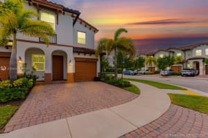 10298 Nw 88th Ter, Doral