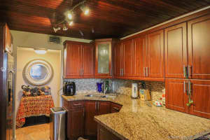 8517 Nw 7th St 210, Miami