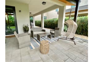 10383 Nw 77th St, Doral