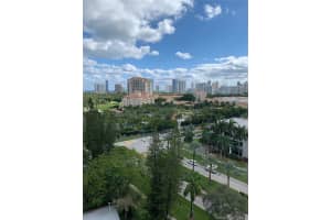 20100 W Country Club Dr 1409, Aventura