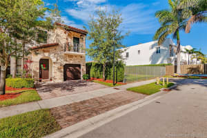 7072 Nw 103rd Path 7072, Doral
