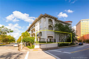 50 Alhambra Cir 112, Coral Gables