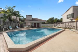 830 Nw 106th Ave 3b7-1, Miami