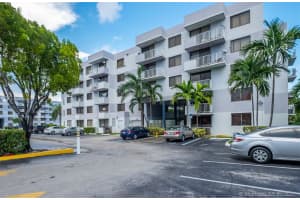 8251 Nw 8th St 303, Miami