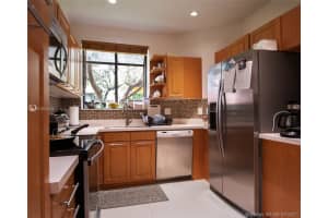 21382 Marina Cove Cir 19d, Aventura