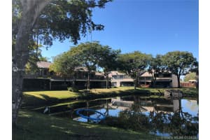 5032 S University Dr, Davie
