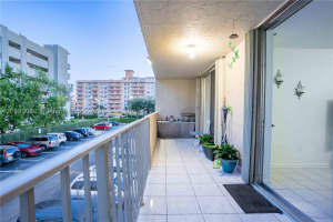 4675 W 18th Ct 211, Hialeah