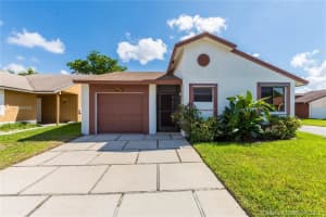 961 Sw 109th Ave, Pembroke Pines