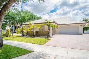 16861 Nw 79th Pl, Miami Lakes