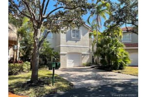 1506 E Lake Ct, Hollywood