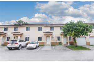 212 Ne 3rd St 10, Hallandale Beach