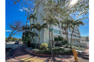 8233 Harding Ave 204, Miami Beach