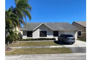 1241 Sw 87th Way, Pembroke Pines