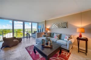 600 Grapetree Dr 10gs, Key Biscayne