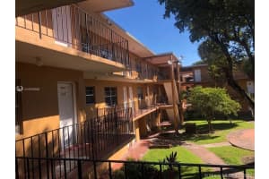 1330 W 54th St 212c, Hialeah