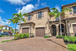 6609 N Anise Ct, Davie