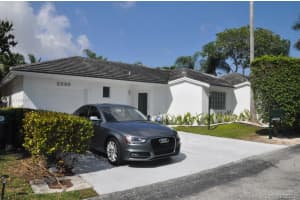 2599 Ne 206th Ln, Miami
