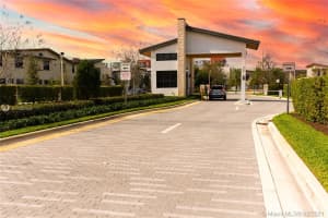 10569 Nw 81st St, Doral