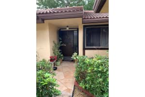 7040 Nandina Ln, Tamarac
