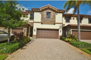 12355 S Village Cir, Davie