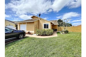 11041 Sw 11th Ct, Pembroke Pines