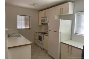 6511 Santona C11, Coral Gables